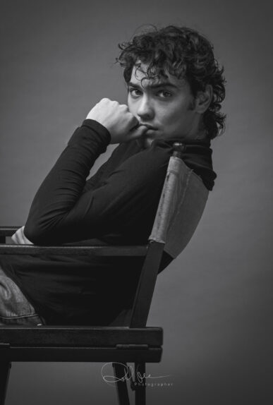 Osmel Fabre Phtographer - Specializzato in ritratti artistici, book per attori e ritratti business, unisco tecnica e creatività per valorizzare ogni personalità. Servizi su misura, atmosfera confortevole e post-produzione professionale per immagini distintive e di impatto.