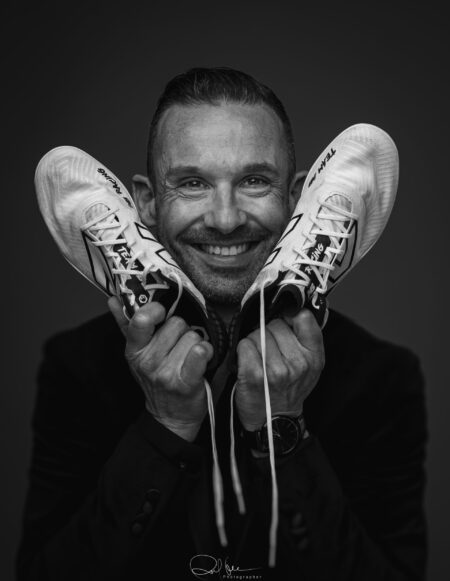 Osmel Fabre Phtographer - Specializzato in ritratti artistici, book per attori e ritratti business, unisco tecnica e creatività per valorizzare ogni personalità. Servizi su misura, atmosfera confortevole e post-produzione professionale per immagini distintive e di impatto.