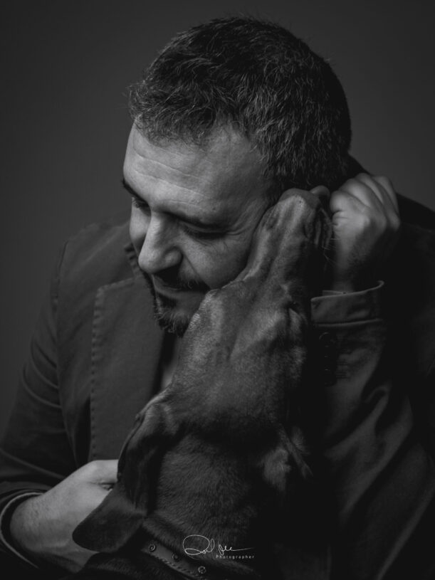 Osmel Fabre Phtographer - Specializzato in ritratti artistici, book per attori e ritratti business, unisco tecnica e creatività per valorizzare ogni personalità. Servizi su misura, atmosfera confortevole e post-produzione professionale per immagini distintive e di impatto.