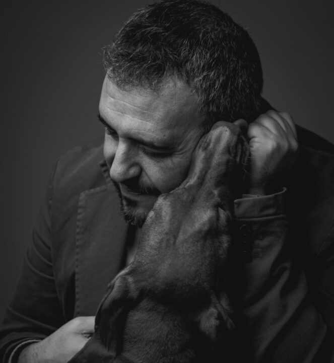 Osmel Fabre Phtographer - Specializzato in ritratti artistici, book per attori e ritratti business, unisco tecnica e creatività per valorizzare ogni personalità. Servizi su misura, atmosfera confortevole e post-produzione professionale per immagini distintive e di impatto.
