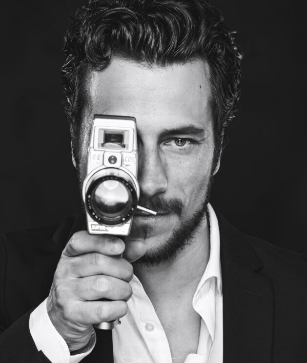 Osmel Fabre Phtographer - Specializzato in ritratti artistici, book per attori e ritratti business, unisco tecnica e creatività per valorizzare ogni personalità. Servizi su misura, atmosfera confortevole e post-produzione professionale per immagini distintive e di impatto.